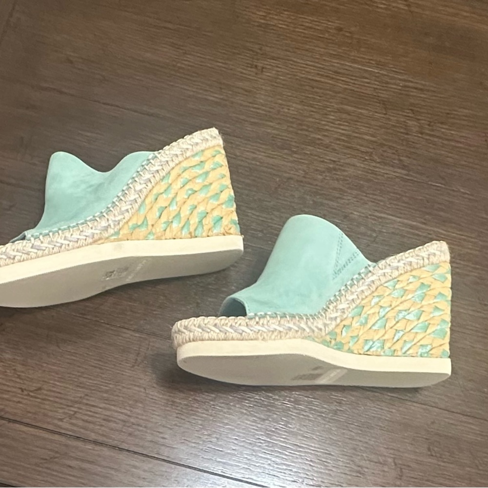 Vince Camuto Aqua Wedge Espadrilles six 6.5 Like New